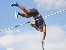 男子棒高跳び、山本聖途が３位 陸上、中部実業団選手権