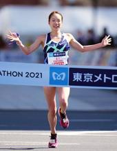 東京マラソン、キプチョゲがＶ 鈴木・一山夫妻、日本勢最上位