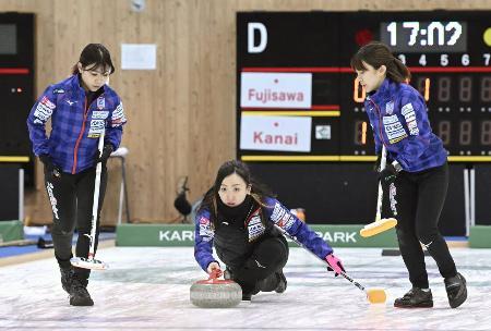 ロコ・ソラーレ２連勝発進 カーリング軽井沢国際
