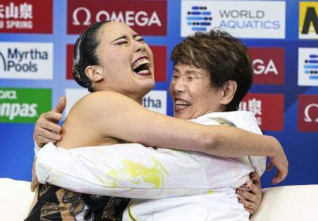 ２冠の乾、支えた井村コーチ 二人三脚で偉業を達成