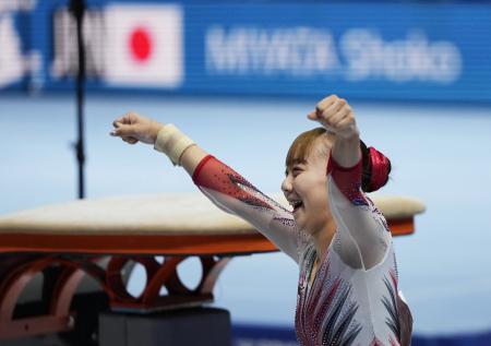 世界体操、南一輝が床運動「銀」 種目別決勝