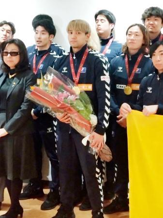 「歴史に新たなページ刻めた」 ハンドボール男子日本代表が帰国