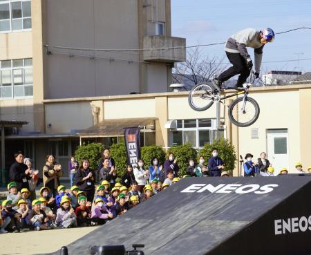 五輪で悔しさ晴らす」 BMX中村、母校で決意｜JOC - 日本