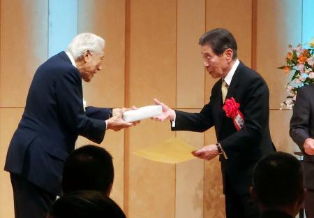 馬術、８２歳の法華津に功労賞 競技生活７０年の「ご褒美」