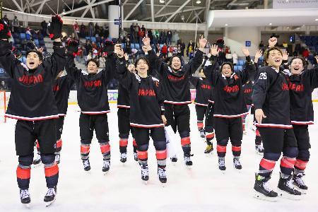 JOC - ＩＨ男子、日本が最終予選へ進出 五輪３次予選、逆転で３戦全勝