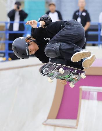 女子で優勝した菅原芽依＝ライブドア・アーバンスポーツパーク