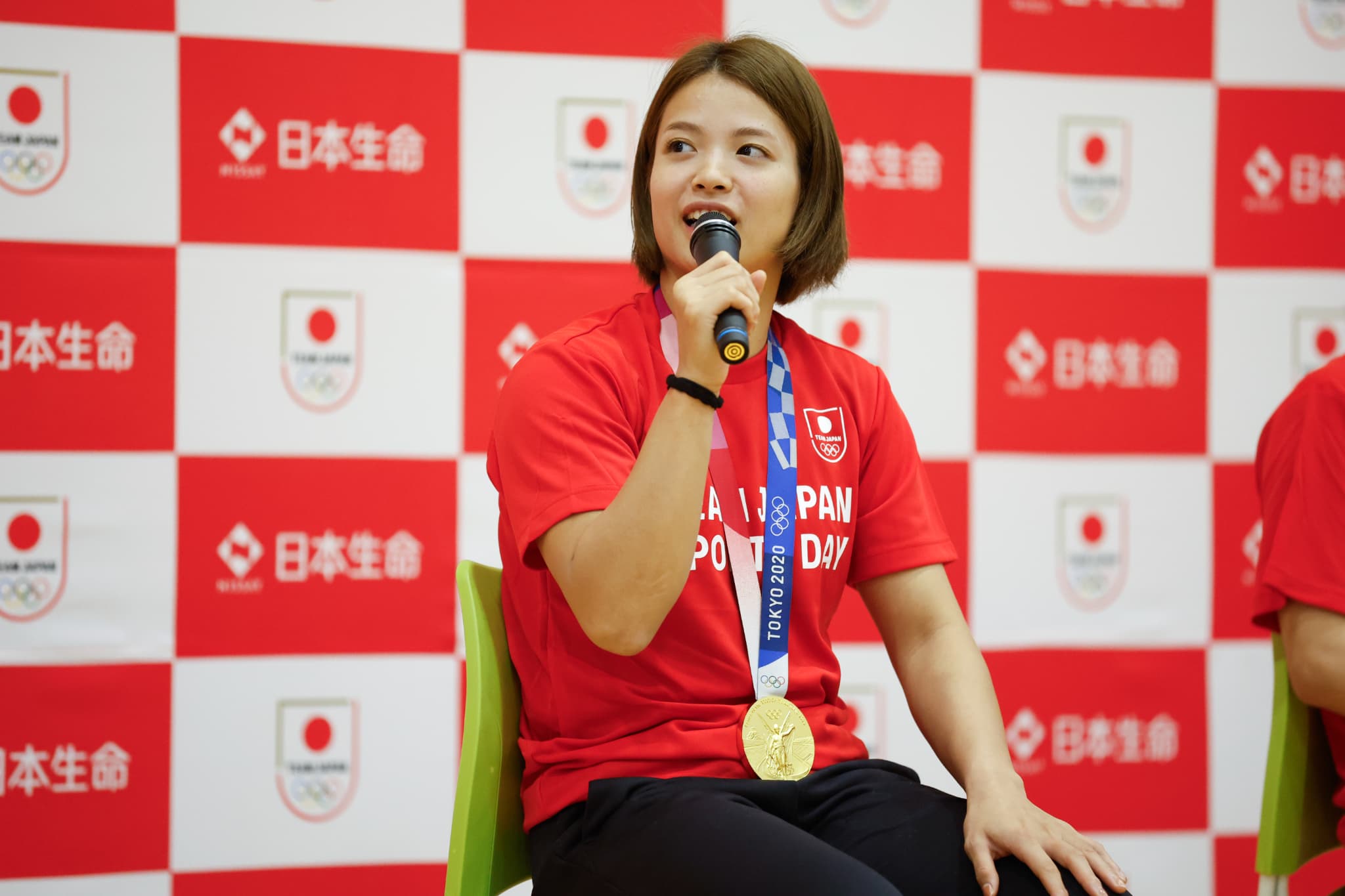 トークショーを行う阿部詩選手（写真：フォート・キシモト）