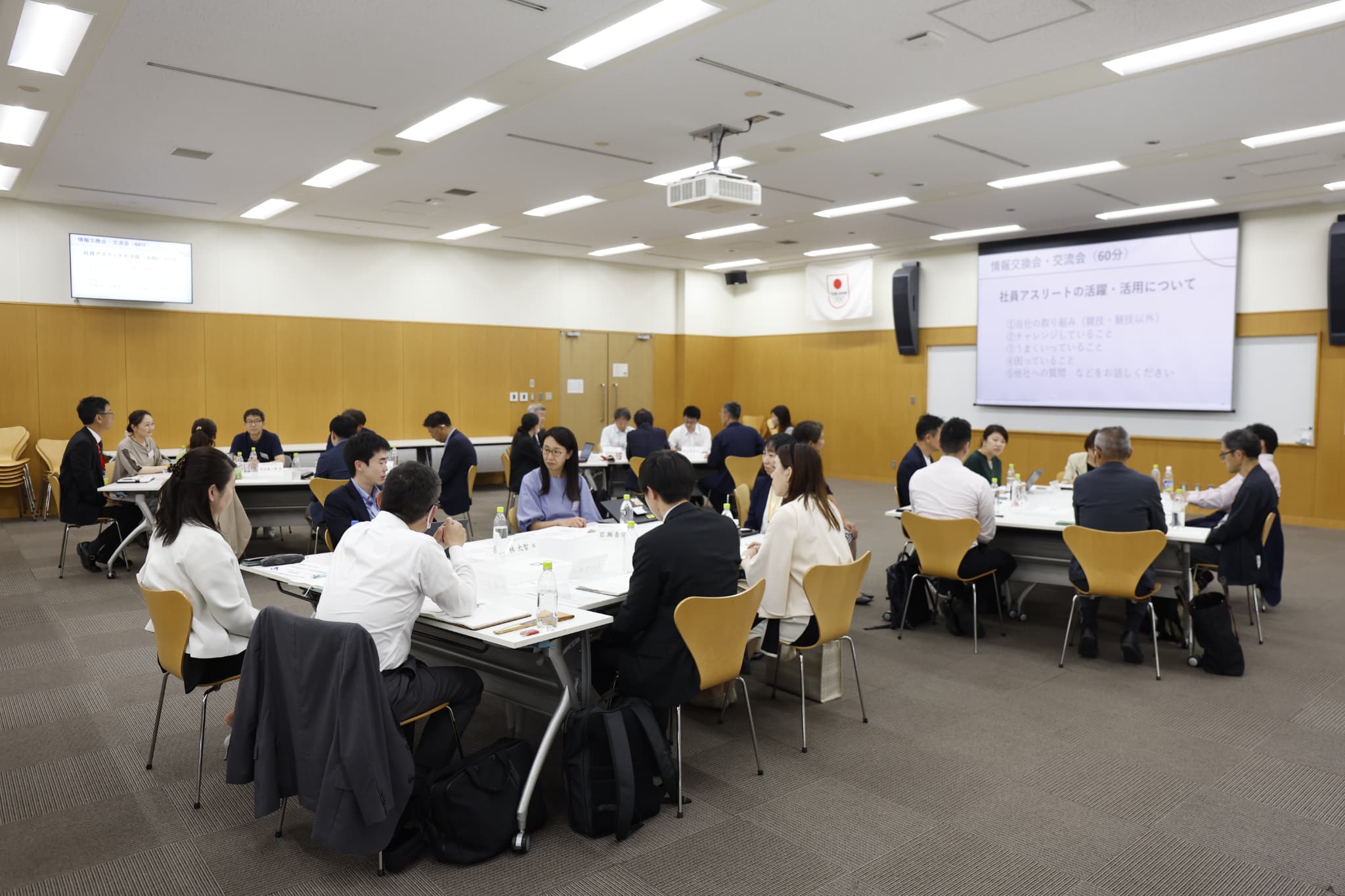 アスリート社員を採用する企業による情報交換・交流会を実施（写真：フォート・キシモト）