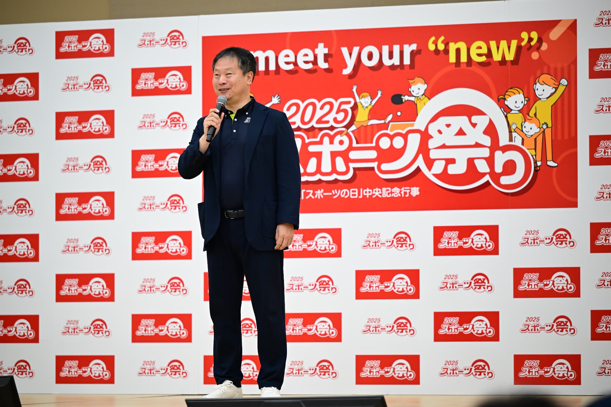 挨拶をする河合純一スポーツ庁長官(写真:アフロスポーツ)