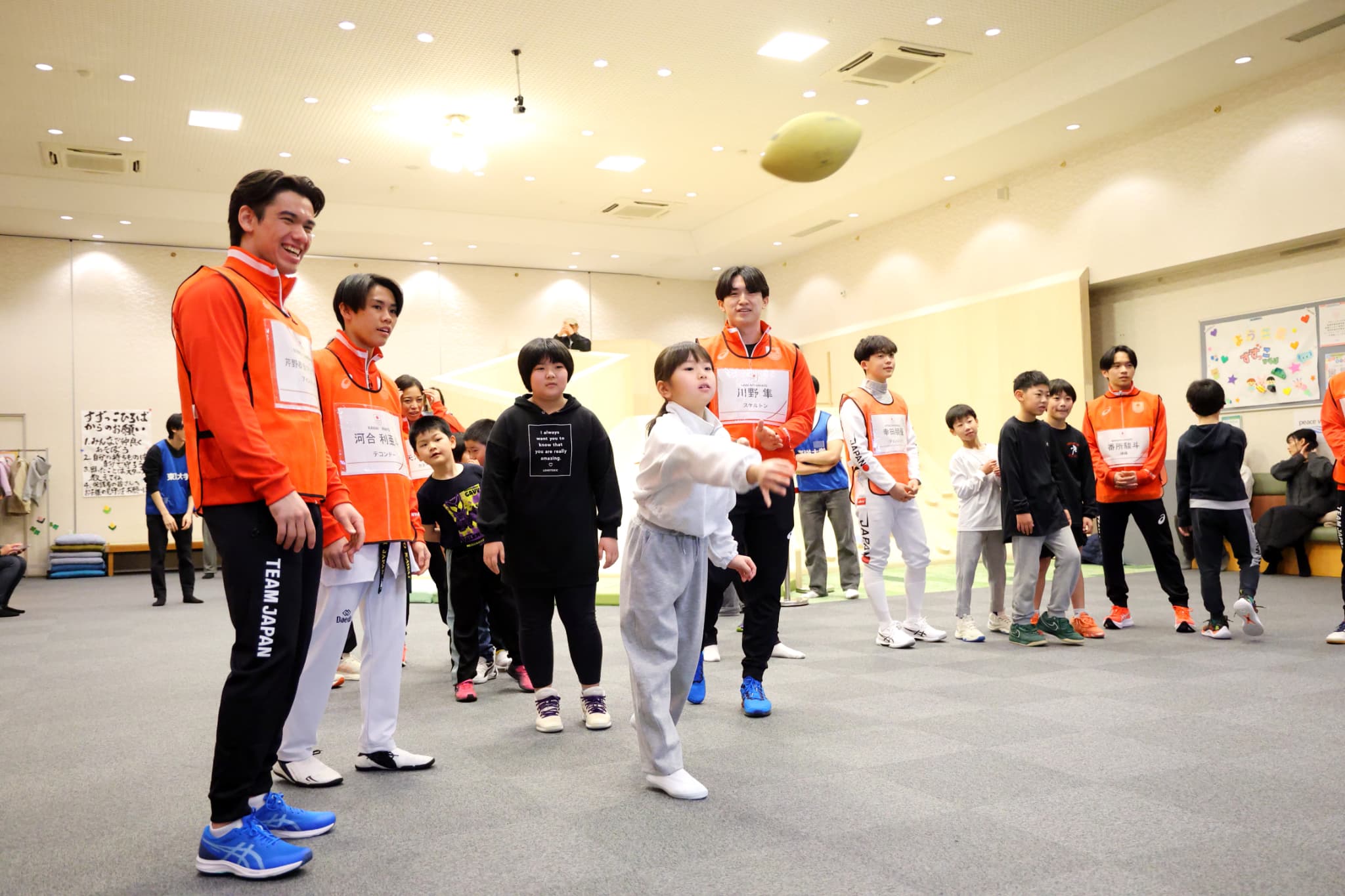 地元学生を対象にスポーツ交流を実施（写真：アフロスポーツ）